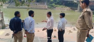 जायजा लेते एसडीएम बस्ती सदर शत्रुघ्न पाठक