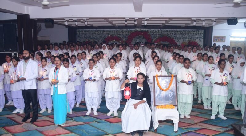 कर्मा देवी समूह में ‘आरोग्य ज्योति’ दीप प्रज्ज्वलन एवं स्थापना दिवस समारोह का आयोजन