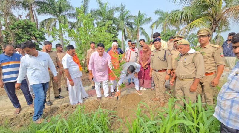 वृहद वृक्षारोपण महायज्ञ–2026 अभियान के तहत हर्रैया में हुआ पौधारोपण, पर्यावरण संरक्षण का दिया गया संदेश